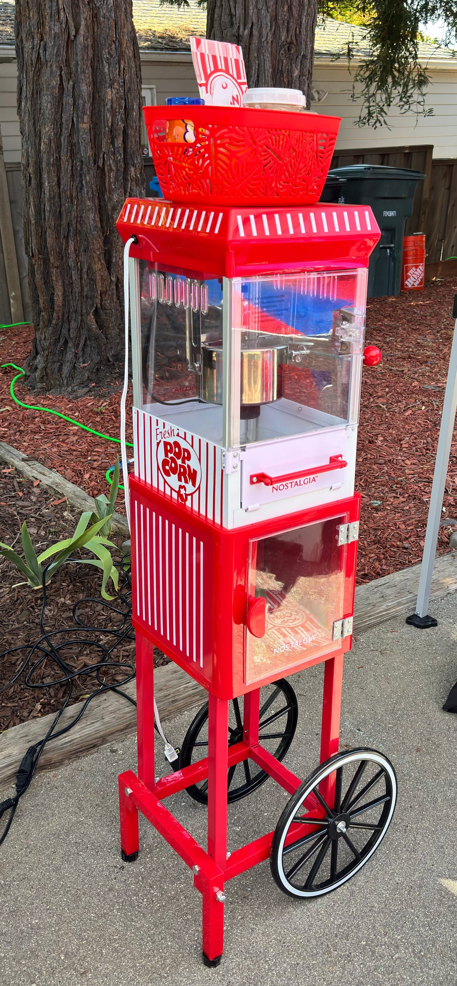 Popcorn Machine — photo 1 of 2